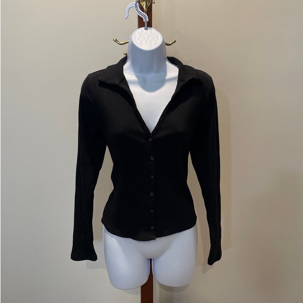 Old Navy Black Ribbed V‑Neck Top Size M Collared Button Front Long Sleeve NWT